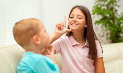 El implante coclear y la lengua de señas